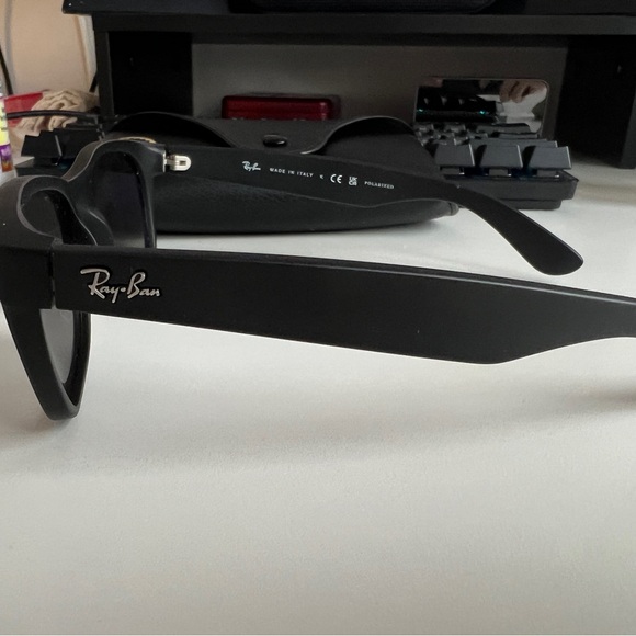 Ray-Ban New wayfarer sunglasses - Picture 3 of 4